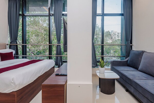 Deluxe Single Room, City View | Desk, laptop workspace, free WiFi