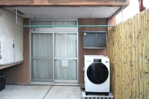 Property grounds - Whole House near Umeda / 9 Guests / 6 Beds / 5min to Station / All Amenities (大阪市北区天神橋2丁目)