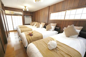 Room - Vrbo Property (大阪市北区天神橋2丁目)
