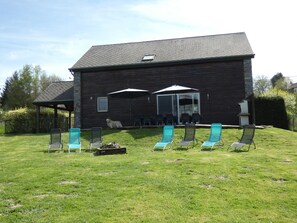 Property grounds - Spacious vacation home 5 bedrooms, dog and child friendly. Region of Achouffe! (Houffalize)