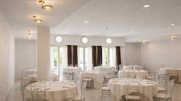 TĂ€gliches inbegriffenes FrĂŒhstĂŒcksbuffet