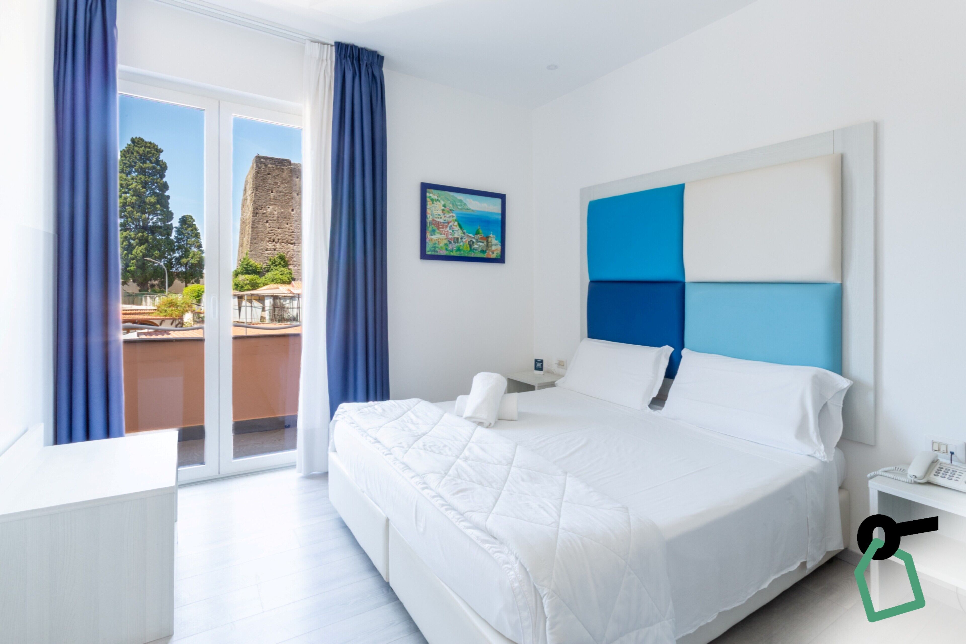 Quarto casal ou duplo standard | Frigobar, cofres nos quartos, Wi-Fi de cortesia, roupa de cama