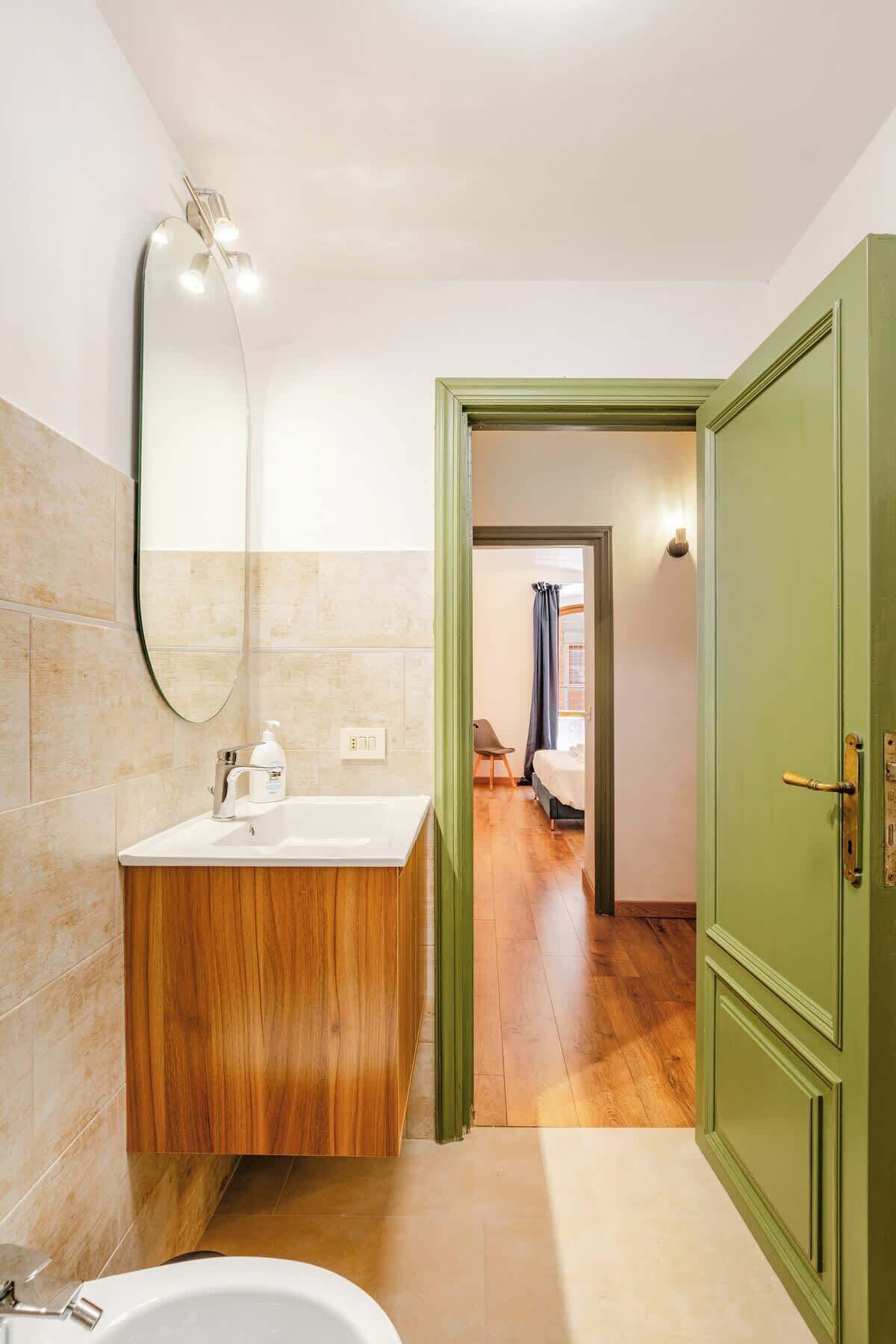 Doccia, asciugacapelli, shampoo