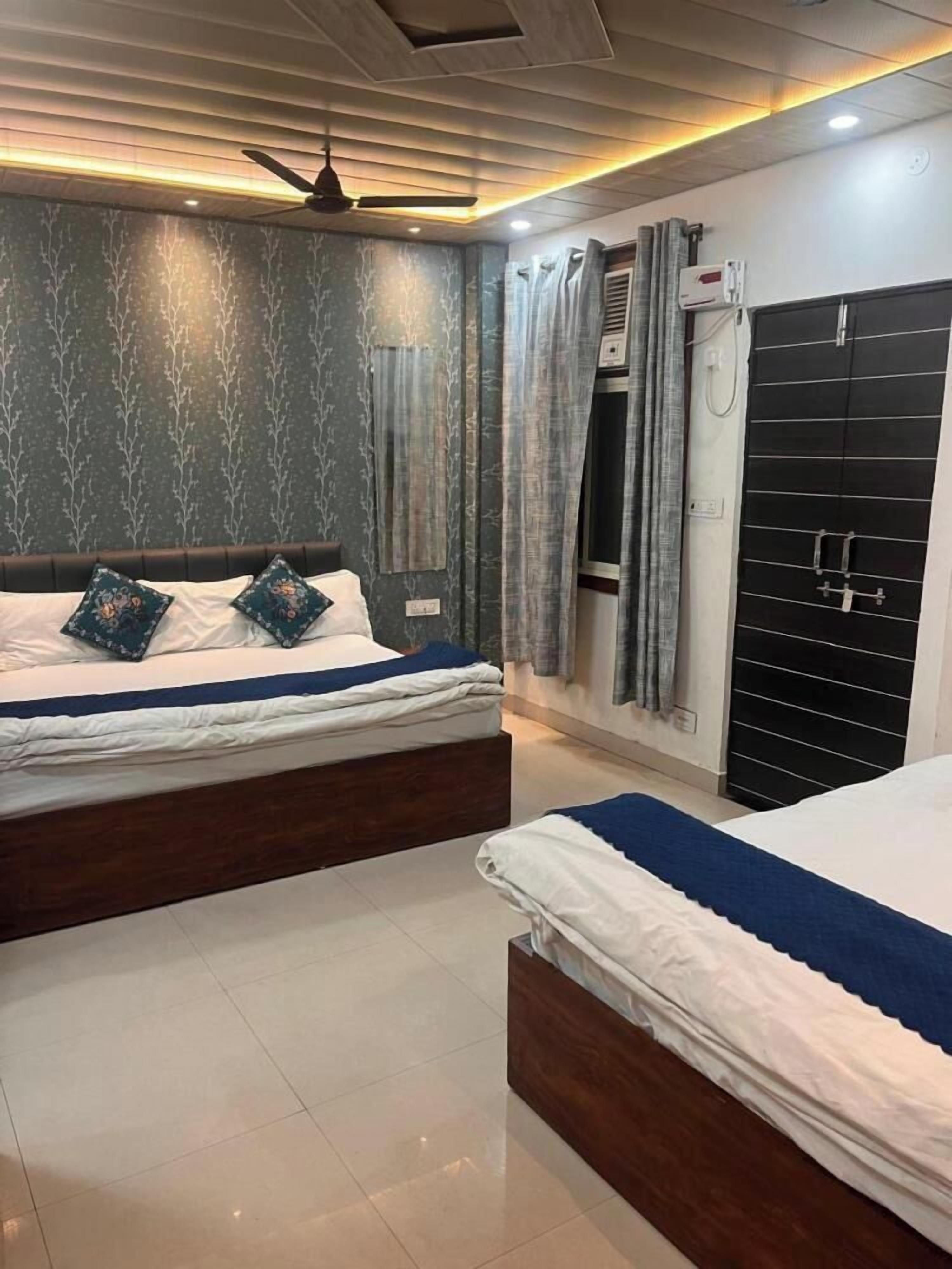 Super deluxe 6 Bed Room | Free WiFi, bed sheets