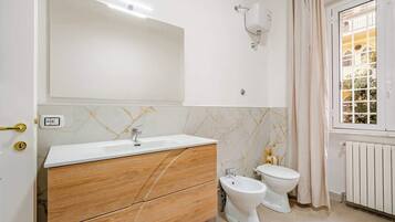 Shower, hair dryer, shampoo