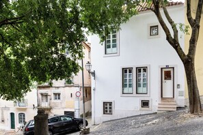 Exterior - By the Castle | Cozy & Comfy | Family-Friendly (Lisboa)