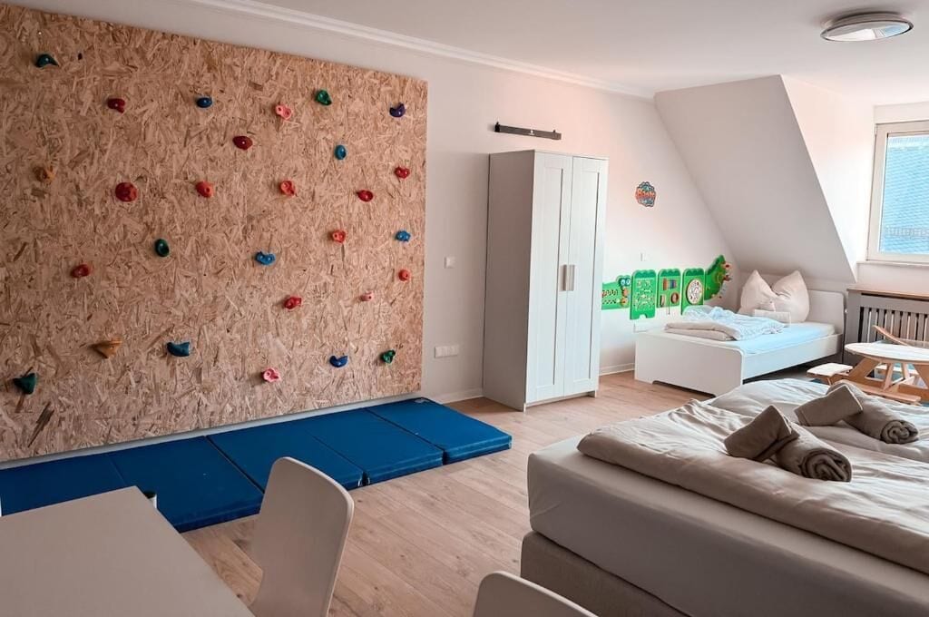 Tempat tidur bayi (biaya tambahan), Wi-Fi gratis, dan seprai linen