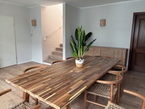 Deluxe Penthouse, City View | In-room dining