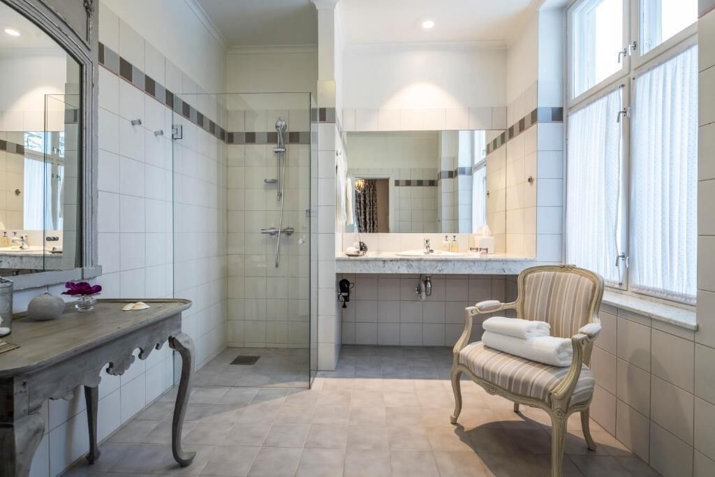 Deluxe Double Room | Bathroom | Free toiletries, hair dryer, towels, soap