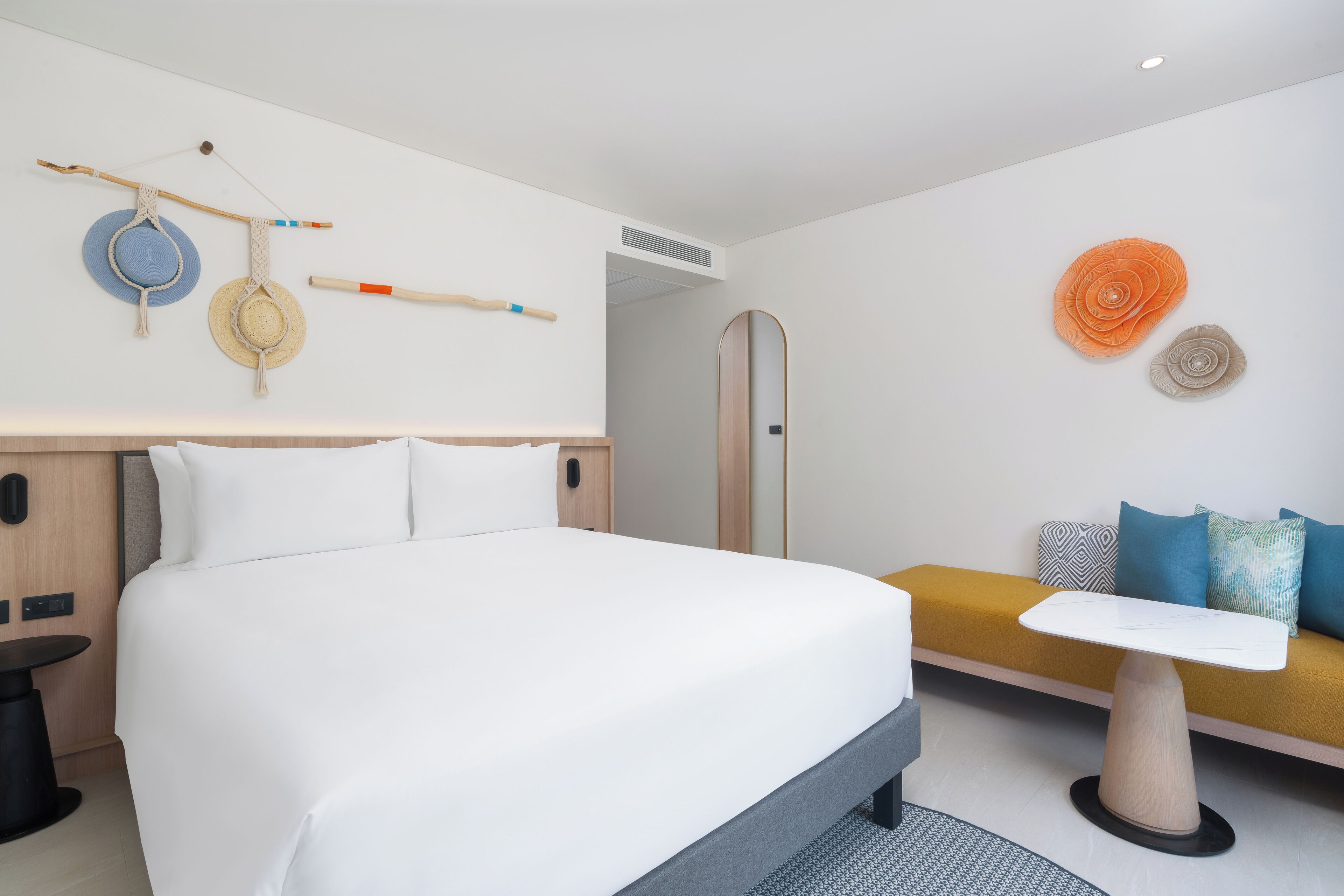 Quarto premium, 1 cama de casal e sofá-cama, sacada, vista para a cidade | Roupas de cama premium, frigobar, cofres nos quartos, cortinas blackout