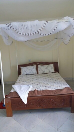 Standard Single Room, City View | Free WiFi, bed sheets - Market View Hotel Taveta (Taveta)