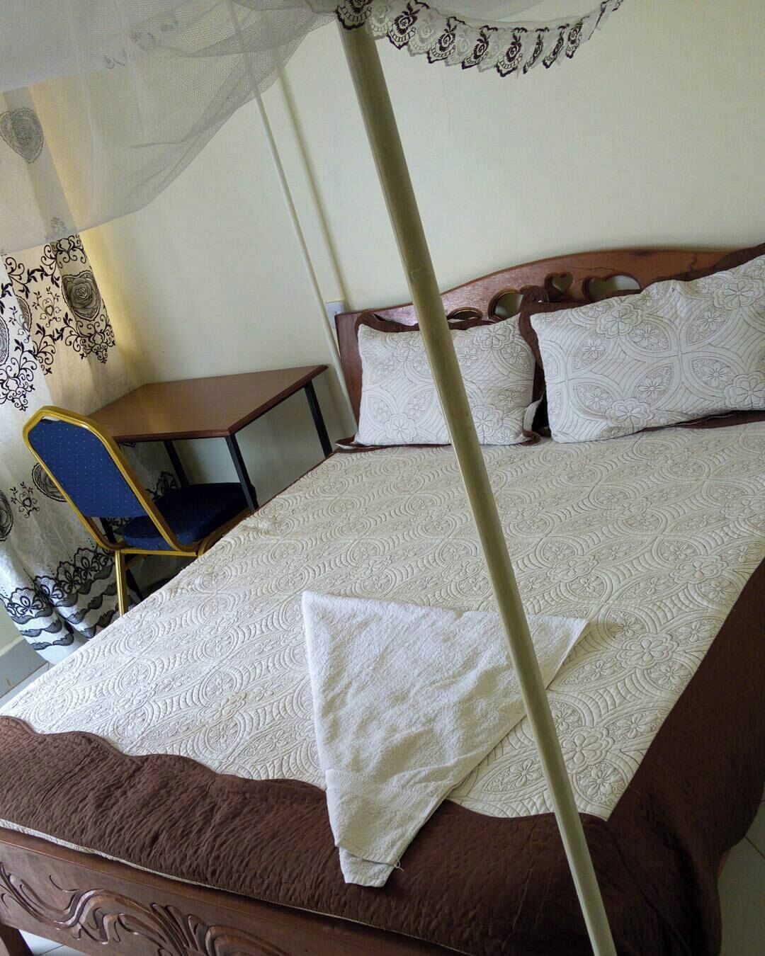 Wifi gratis y ropa de cama 