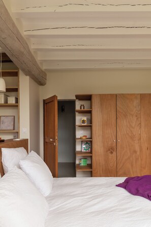 5 多间卧室、熨斗/熨衣板、上网接入、床单