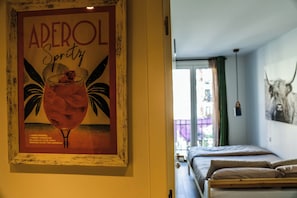 2 bedrooms, free WiFi, bed sheets - Hotel Maruja in Cascorro. Madrid-Centro! 2 Bedrooms & private bathroom. A/C. Wi-Fi (Madrid)