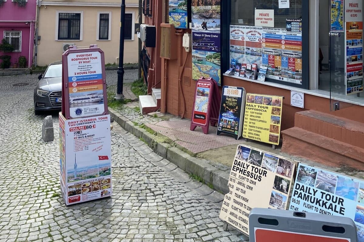 Laptop workspace, free WiFi