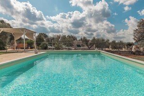 Outdoor pool - Villa Sud-Est between Ostuni and Cisternino, with private pool (Ostuni)