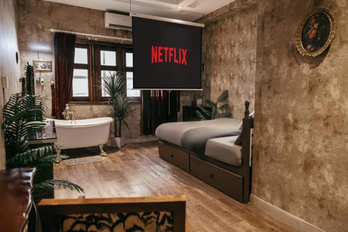 Classic Studio, City View