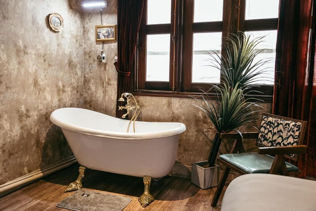 Classic Studio, City View | Bathroom