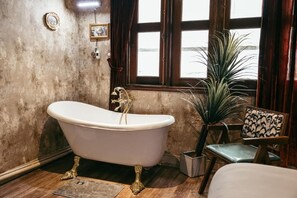 Classic Studio, City View | Bathroom - Mustang 11-11 Boutique Hotel  (Ho Chi Minh)