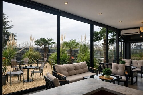 Luxury 3BR Apartment with Mountain View, AC & Pool – Maşukiye