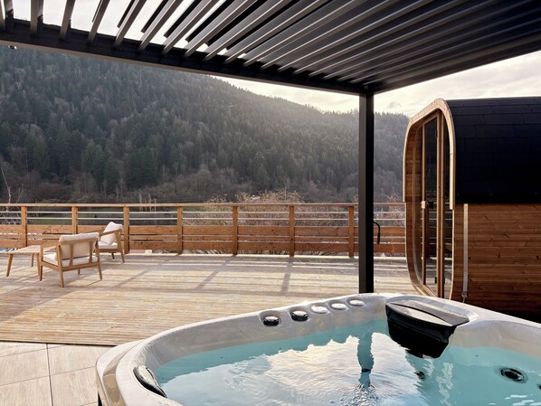 Bain à remous extérieur