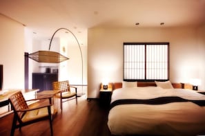 Phòng Suite Deluxe, không hút thuốc, quang cảnh núi | Minibar, két bảo mật tại phòng, màn/rèm cản sáng, phòng cách âm