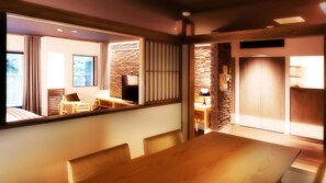 Phòng Suite Junior, không hút thuốc, ban công | Minibar, két bảo mật tại phòng, màn/rèm cản sáng, phòng cách âm
