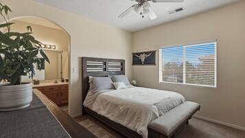 3 dormitorios, tabla de planchar con plancha, wifi y ropa de cama