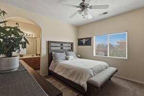 3 makuuhuonetta, silitysrauta/-lauta, Wi-Fi, vuodevaatteet