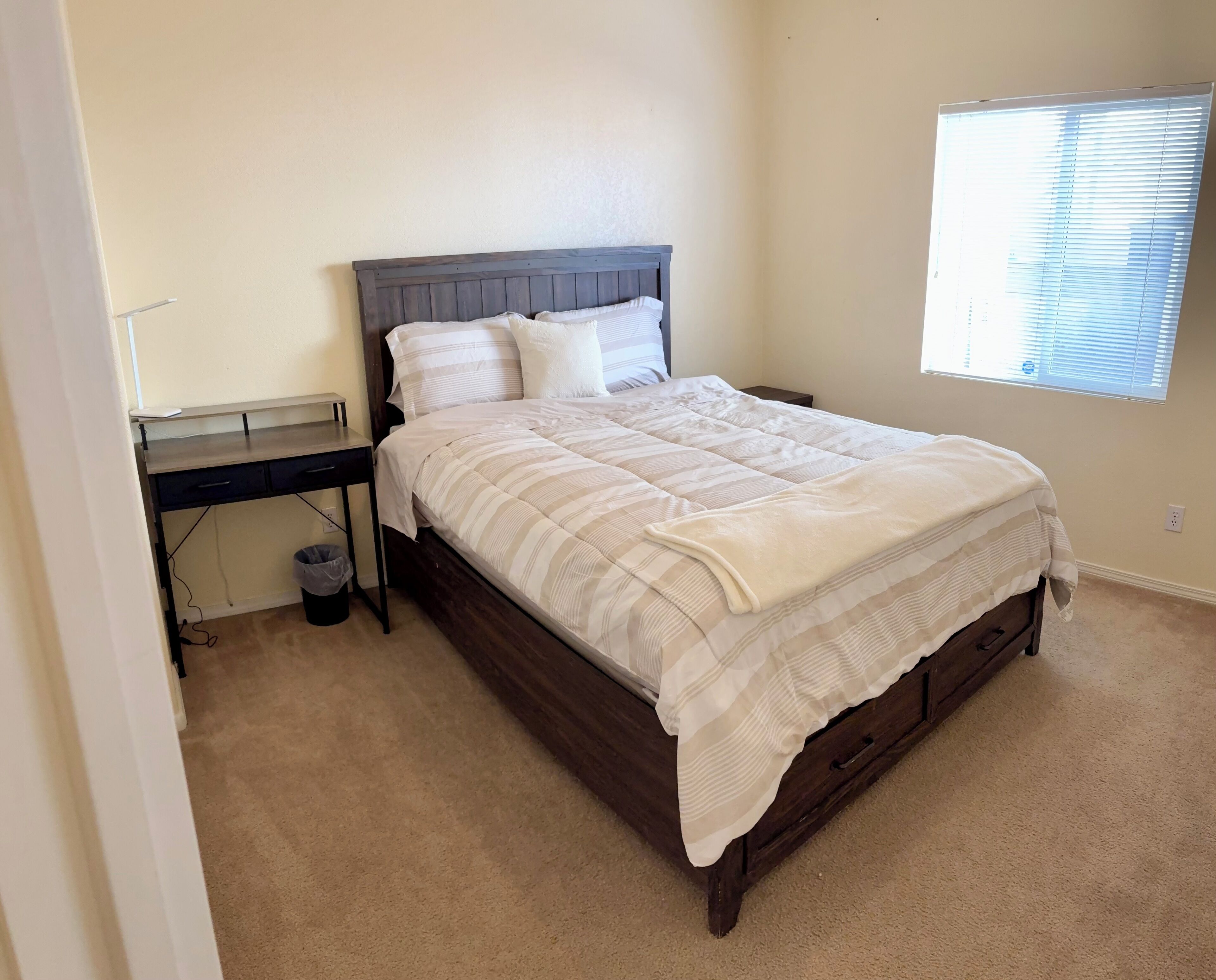 Iron/ironing board, WiFi, bed sheets