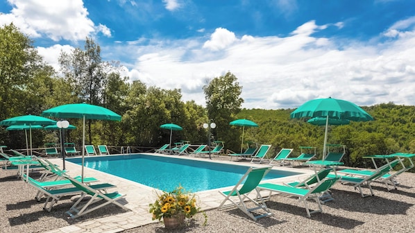 Appart'hôtel, vue jardin | Piscine | Piscine extérieure (ouverte en saison)
