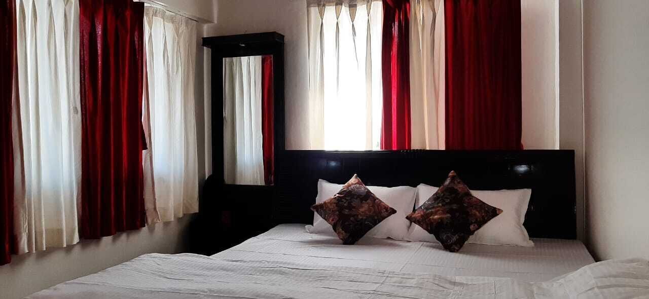 Deluxe Room, Hill View | Desk, free WiFi