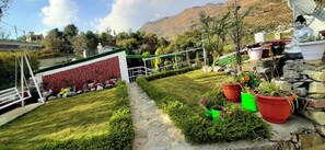 Property grounds - Aesquire Homestay (Bhimtal)