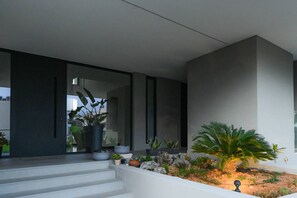Exterior detail - Executive 3-Bedroom Deluxe Stay (Heraklion)