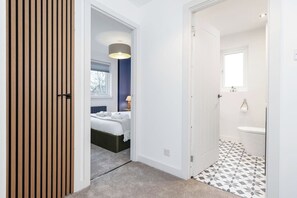 Tabla de planchar con plancha, cuna de viaje y wifi gratis 