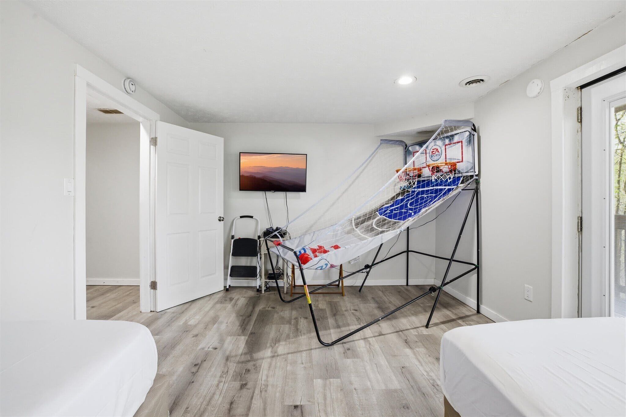 3 bedrooms, WiFi, bed sheets