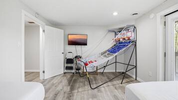 3 bedrooms, WiFi, bed sheets