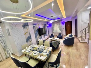 Dining - Crown Exquisite  Apartments (Lagos)