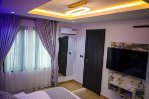 Iron/ironing board, free WiFi - Crown Exquisite  Apartments (Lagos)