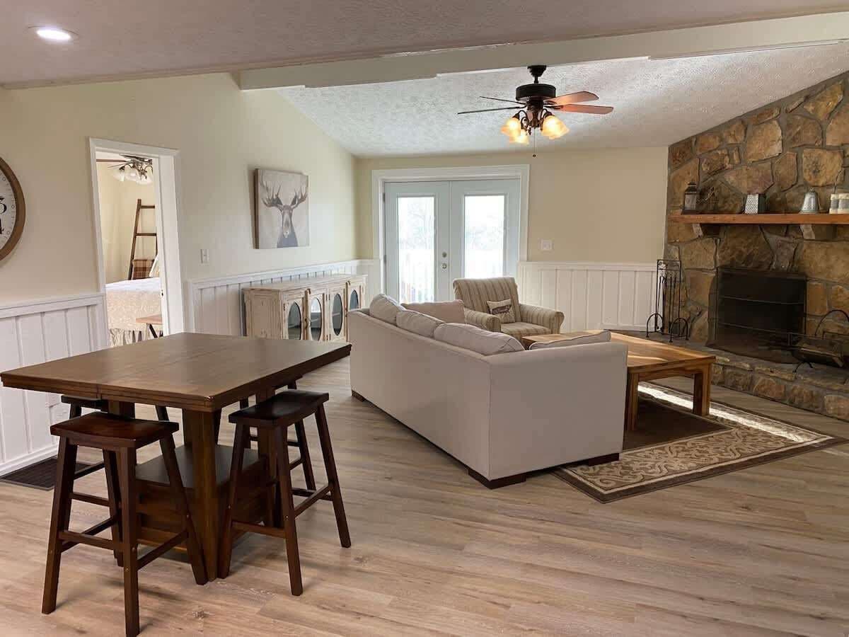 Smart TV, fireplace, video games