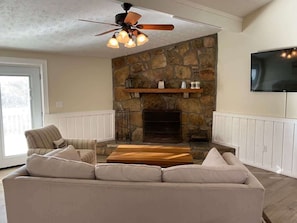 Smart TV, fireplace, video games - Working 9 to Pine by Beyond Expectations: w/ Views (Sevierville)