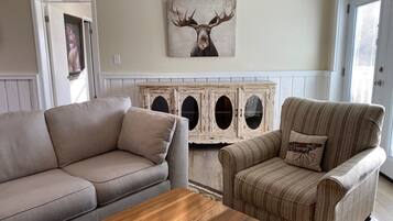 Smart TV, chimenea, videojuegos