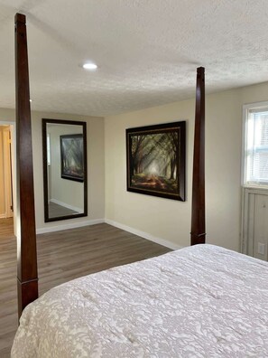 WiFi, bed sheets - Working 9 to Pine by Beyond Expectations: w/ Views (Sevierville)