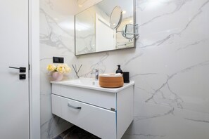 Bathroom - Bosphorus View with 2 Bedrooms-Elevator-Parking (İstanbul)