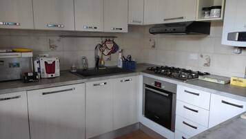 Réfrigérateur, four, plaque de cuisson, lave-vaisselle