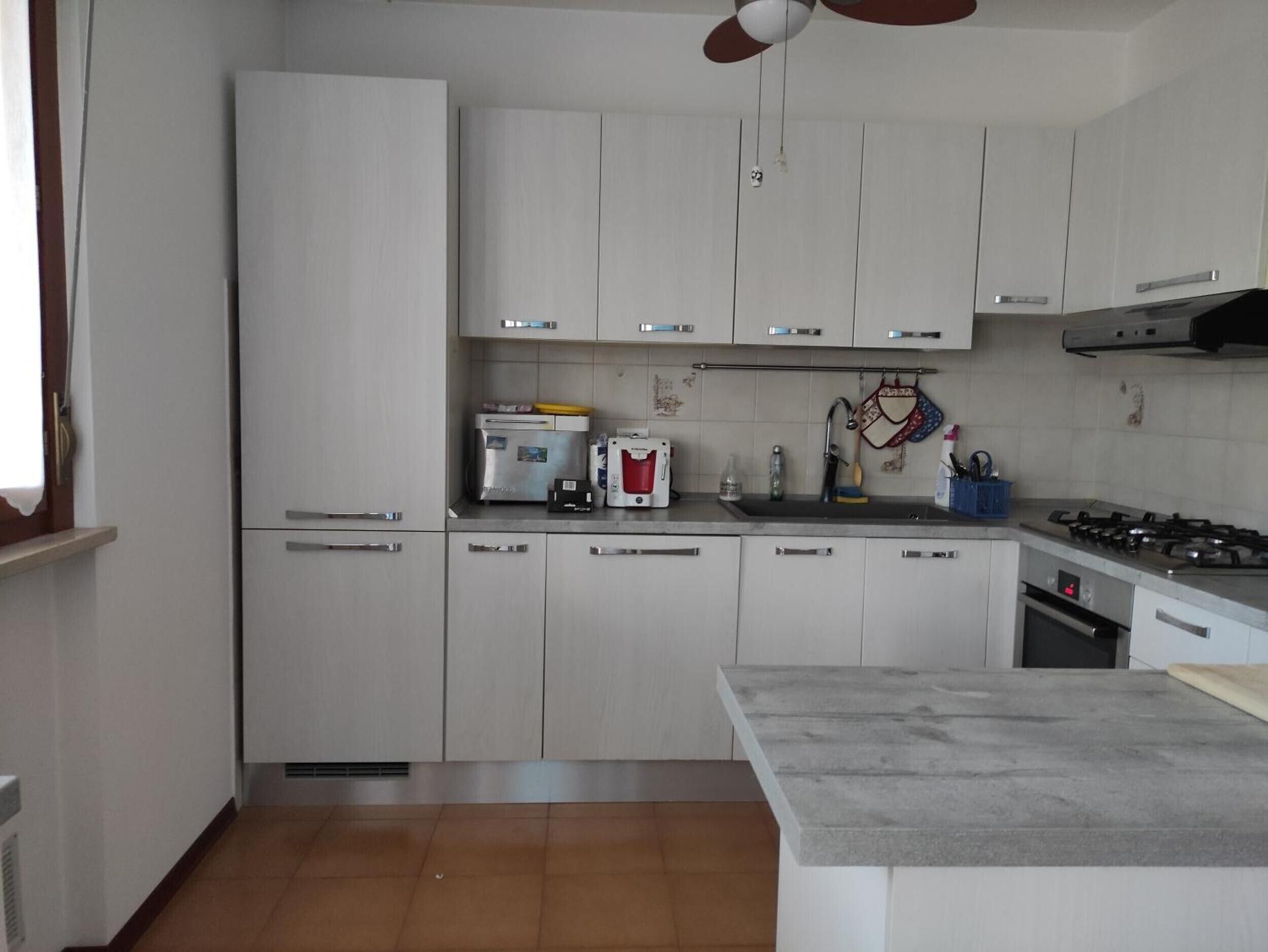 Refrigerador, horno, placa de cocina, lavavajillas