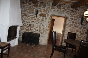 Dining - Over 1000 year old country house with pool near Uzes for 12 people, ideal for families (Foissac)