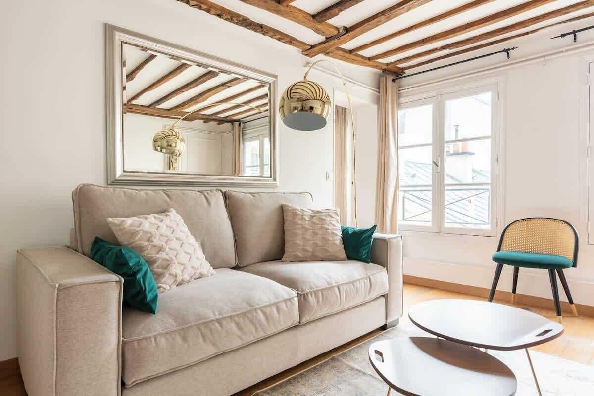 Televisión y oficina 