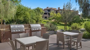 Outdoor dining - 1 Bed-room Villa with full kitchen in Palm Desert from 4/15/2026 for 5 nights (Palm Desert)
