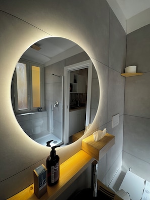 Romantic Condo, City View | Bathroom